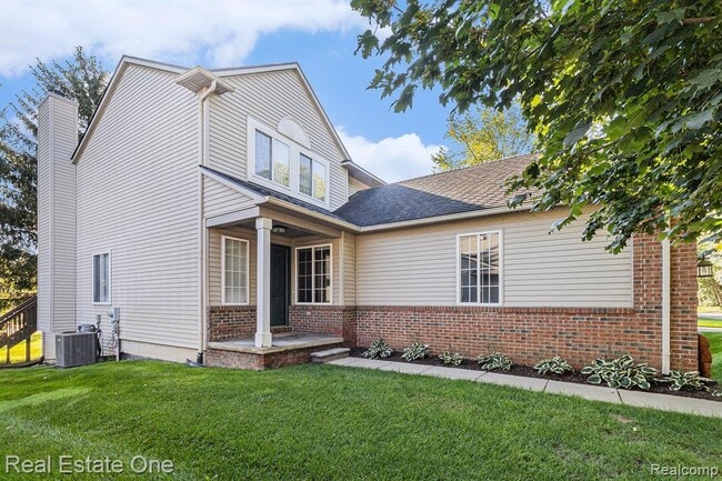 Building Photo - 2471 Woodcliff Trail