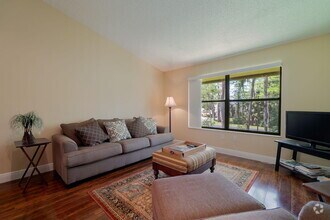 Building Photo - 13095 Belhaven Ct