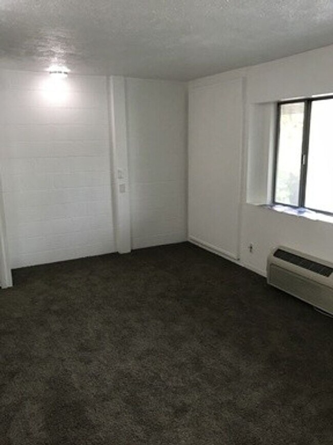 Foto del edificio - Studio Apartment - Available August 18th