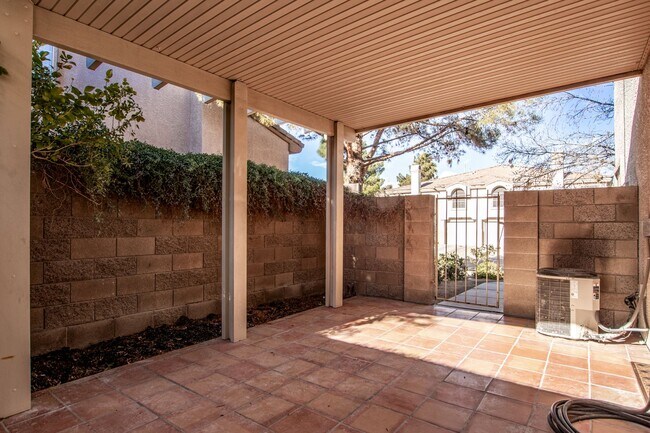 Building Photo - Remodeled 3 Bedroom Arroyo Mesa Townhome!