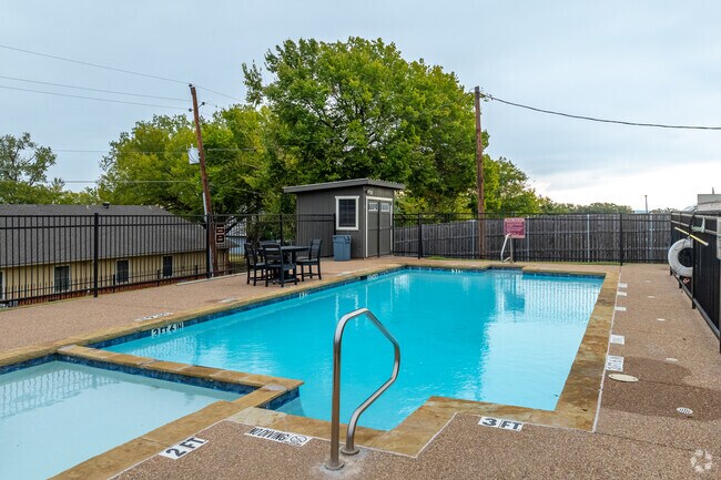 Piscina - Crestwood Apartments