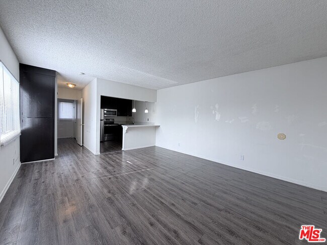 Foto del edificio - 1137 W 36th Pl