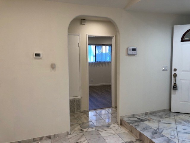 Foto del edificio - 8135 Laramie Ave