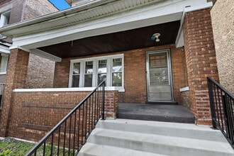 Building Photo - 7424 S Blackstone Ave