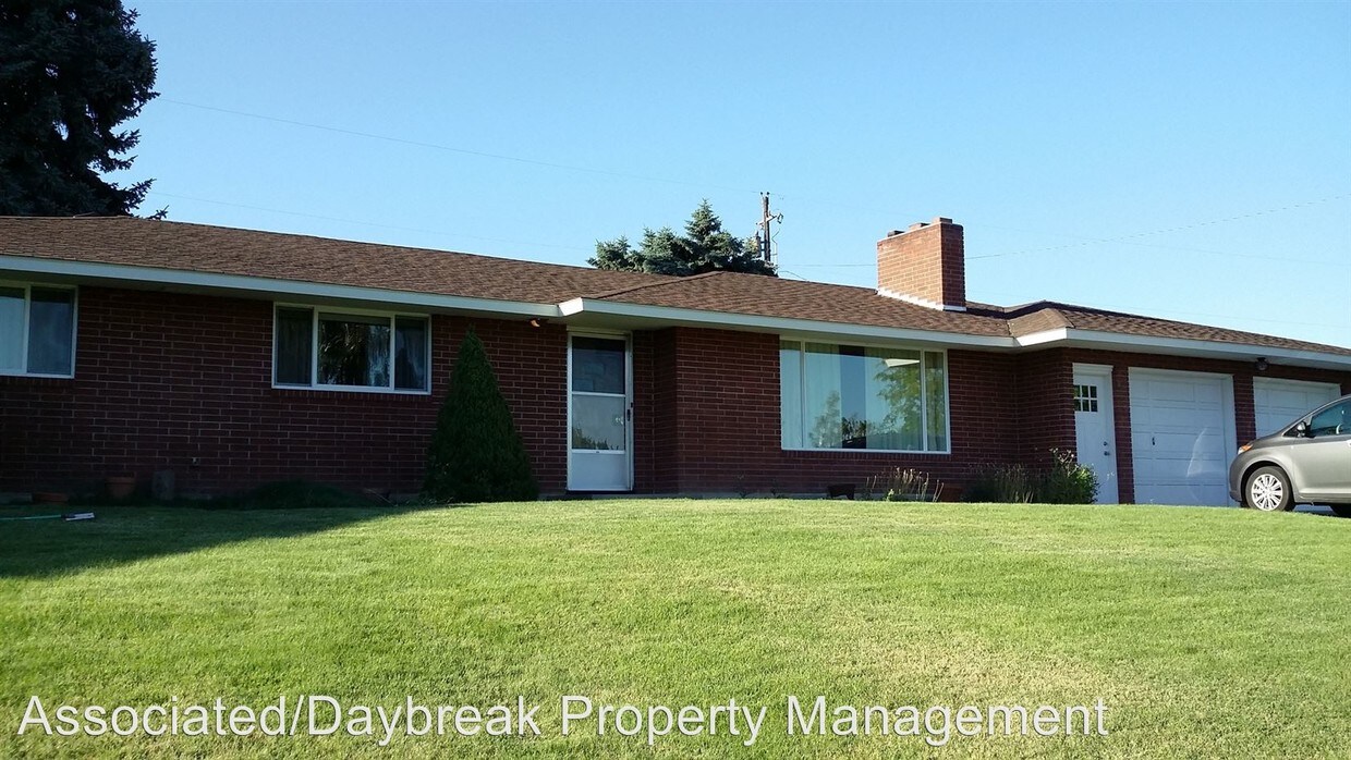 Primary Photo - 6101 W Yakima Ave