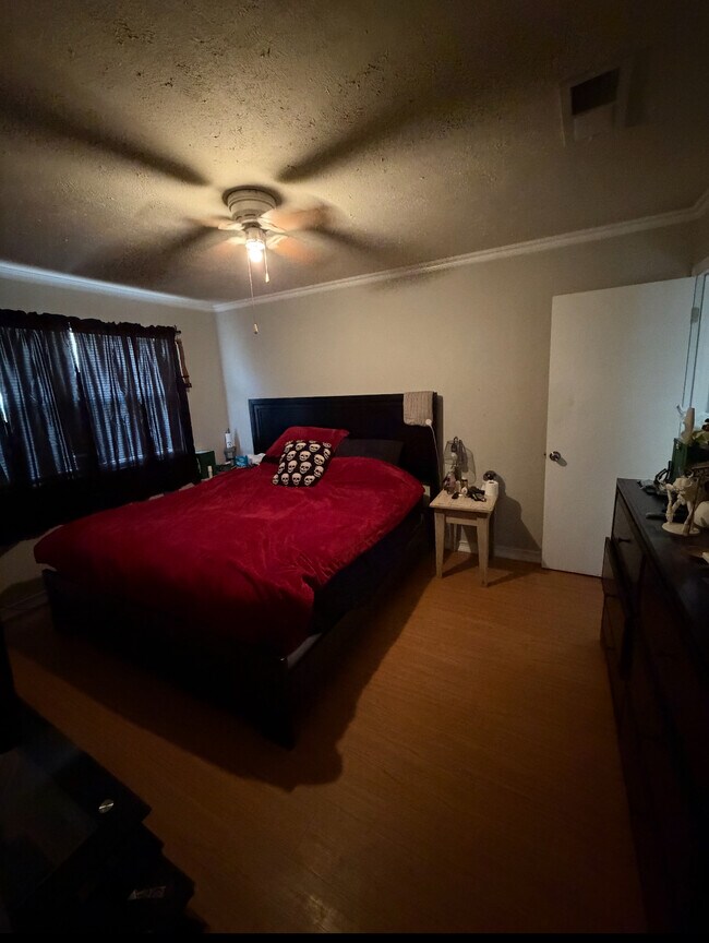 Foto del edificio - 2111 Creekwood Dr