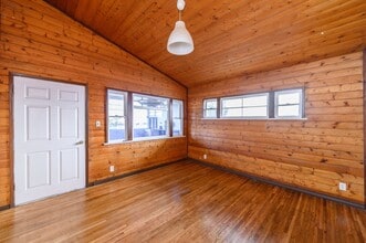 Building Photo - 1070 W Santa Ana Blvd