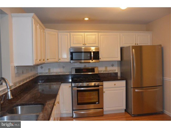 Building Photo - 232 Fox Run