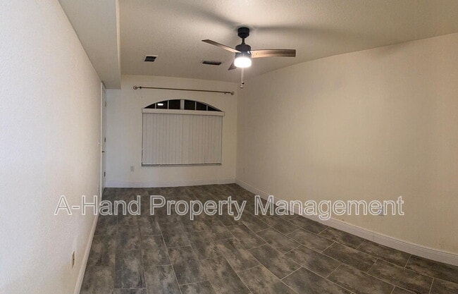 Building Photo - 2408 Fan Palm Dr