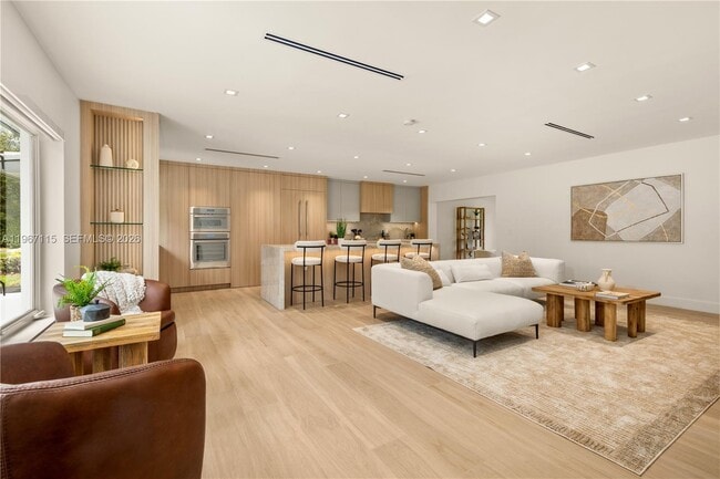 Building Photo - 6011 Maynada St