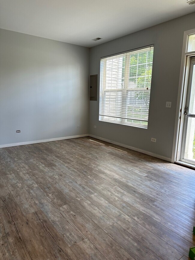 Building Photo - 464 Litchfield Dr