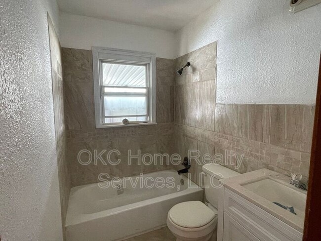 Building Photo - 3104 SW 46th St