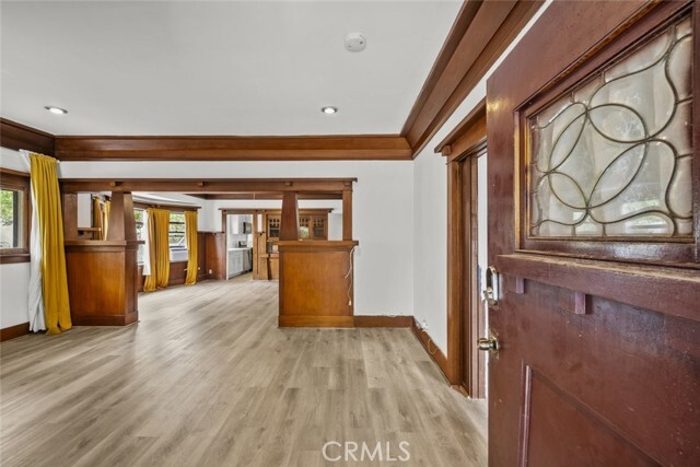 Building Photo - 1549 N Kingsley Dr
