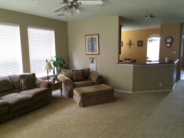 Building Photo - 25534 Saddlebrook Village Dr