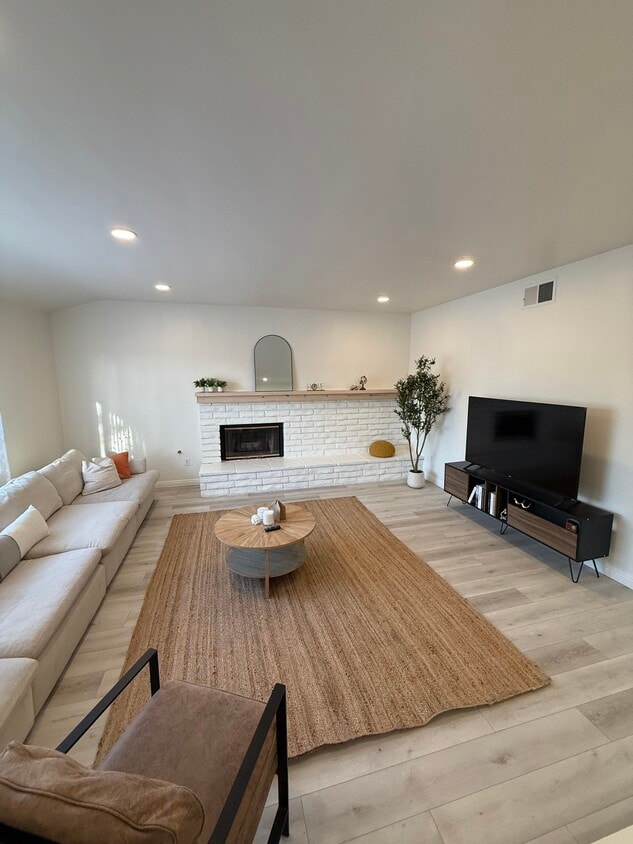 Living room - 17344 Hartland St