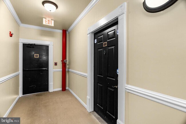 Foto del edificio - 4852 Eisenhower Ave