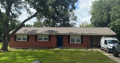 Building Photo - 5090 Sycamore Dr
