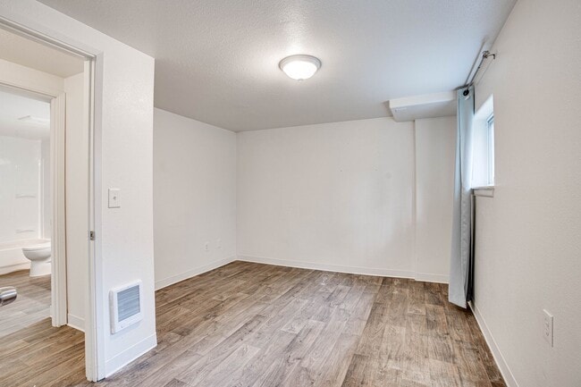 Building Photo - 3221210