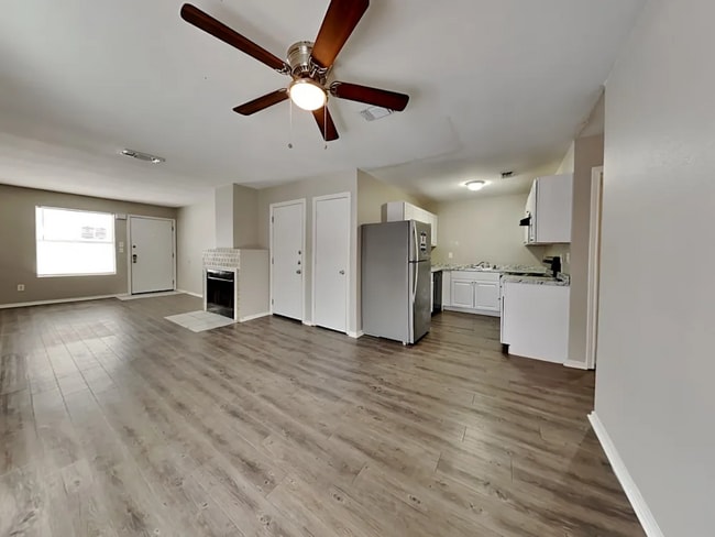 Building Photo - 422 Casie Ct