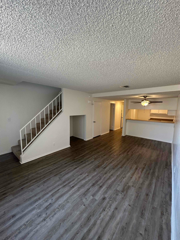 Primary Photo - 43711 Challenger Way