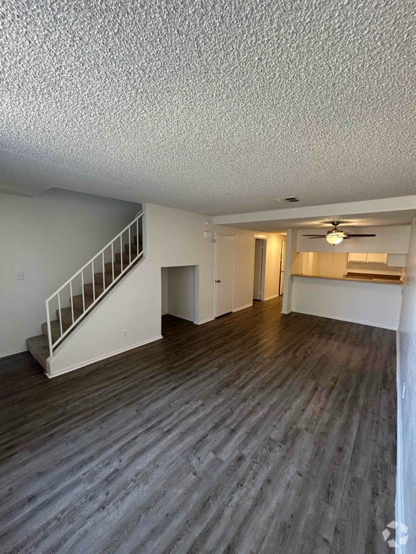 Building Photo - 43711 Challenger Way