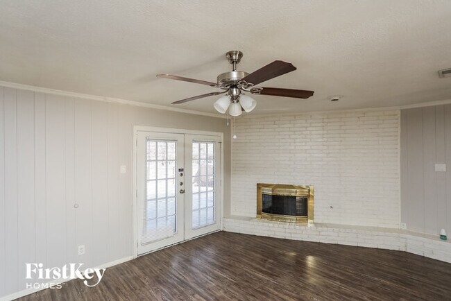 Building Photo - 417 Lakeside Dr