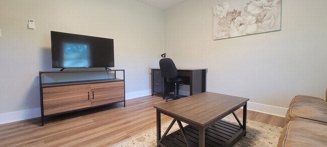 Foto del edificio - 405 Blyth Rd