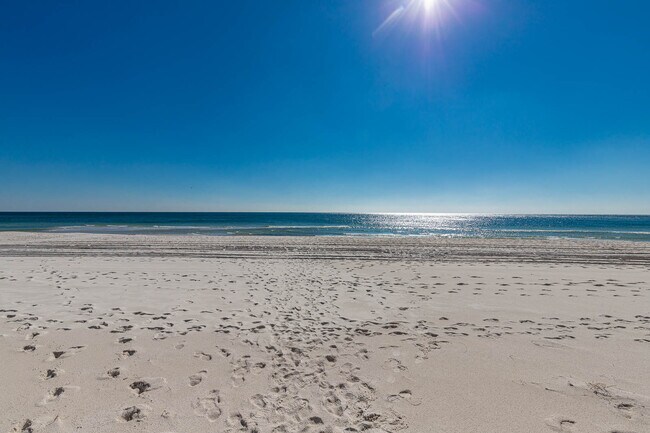 Foto del edificio - 615 W Beach Blvd