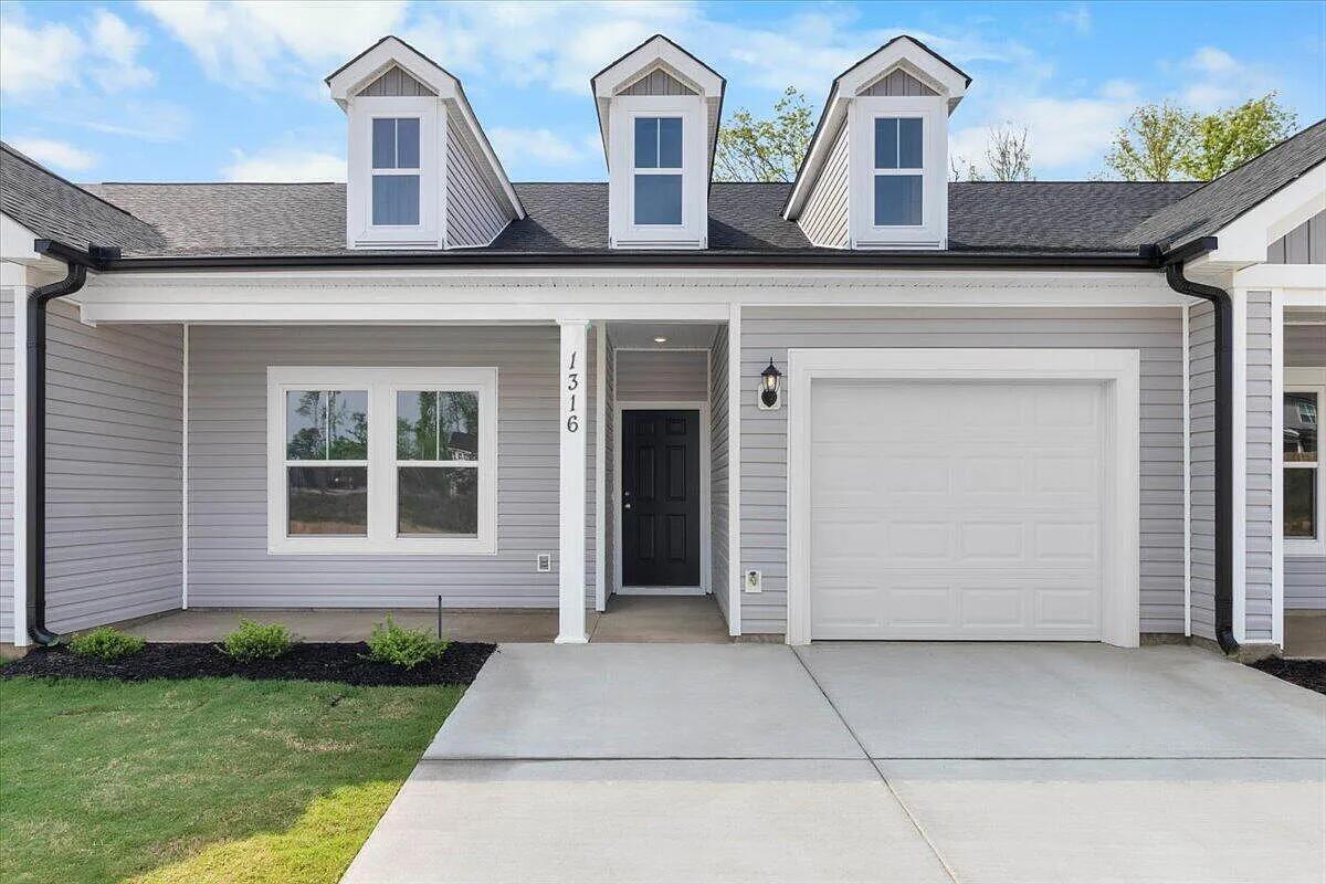 Foto principal - 1316 Newbern Dr