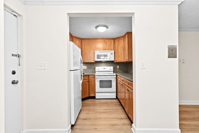 Building Photo - 79 Fountain Ln