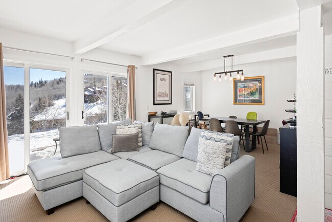 Foto del edificio - 55 Upper Woodbridge Rd
