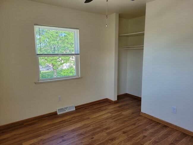 Bedroom 2 ~ 2 WINDOWS - 84 S Pioneer Pky