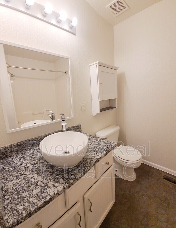 Foto del edificio - 2044 Oakcrest Cir