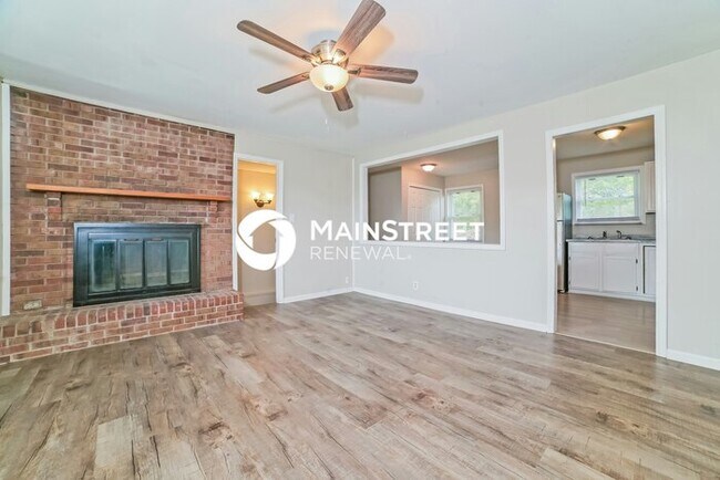 Foto del edificio - 3 Bedroom Pet-Friendly Home in Knoxville, TN with Main Street Renewal