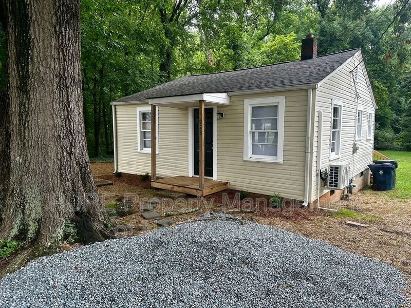 Primary Photo - 928 Dixie St