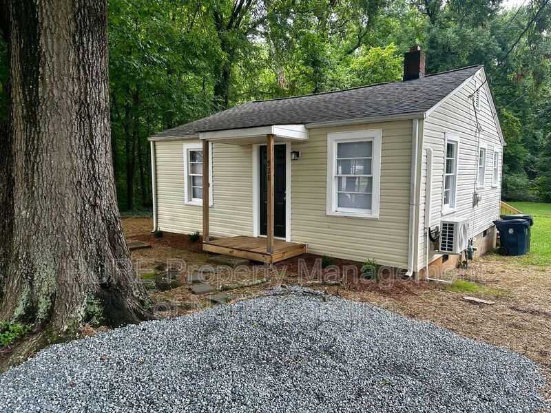 Photo - 928 Dixie St