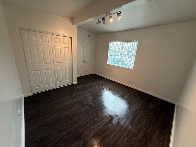 Foto del edificio - La Jolla Mesa Drive 1 Bed/1 Bath