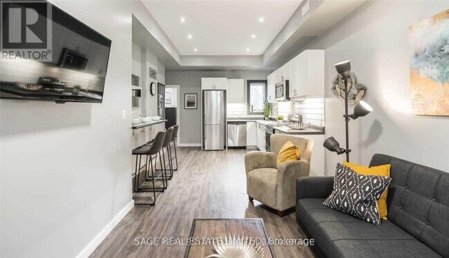 Building Photo - 247 Lisgar St