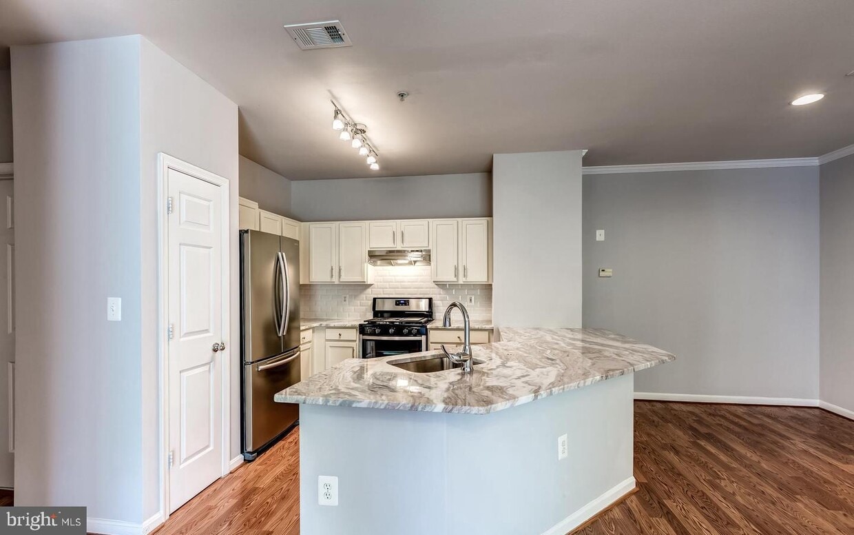 13331 Connor Dr Unit G, Centreville, VA 20120 Apartment for Rent in