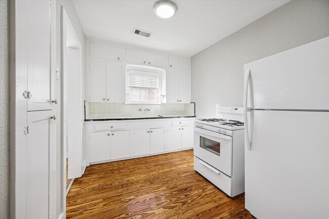 Photo - 1810/1812 W. Alabama St Apartments