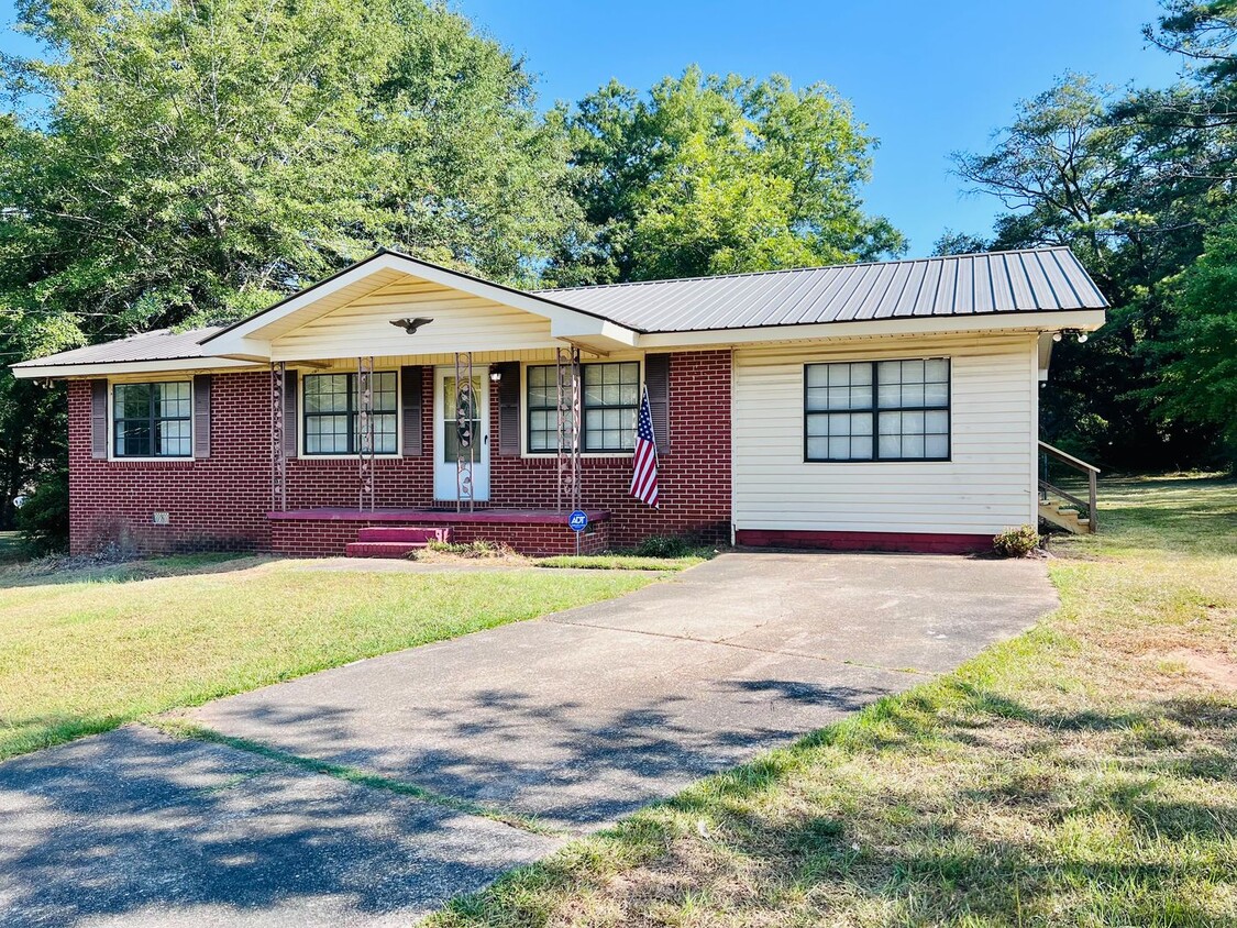 Primary Photo - 4 bed, 3 bath home in Opelika!