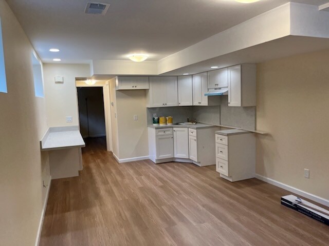 kitchen/lr combo - 129 N Mada Ave