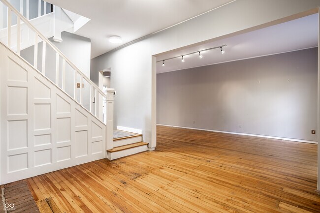 Building Photo - 612 Lockerbie St
