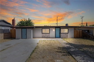 Building Photo - 304 E Santa Clara St