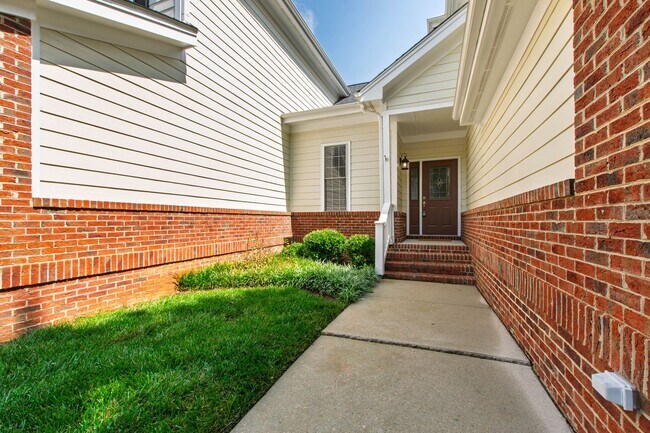 Foto del edificio - Lovely 3 bedroom townhome in fantastic Ral...
