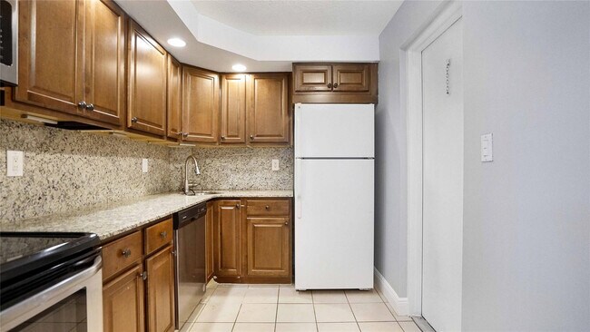 Foto del edificio - 3111 Oakland Shores Dr