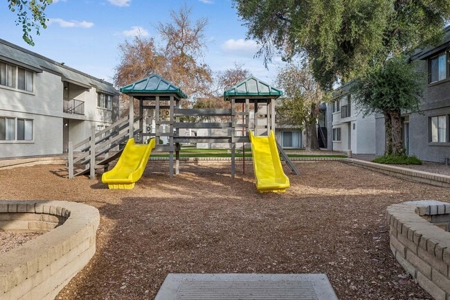 Building Photo - San Aurelio