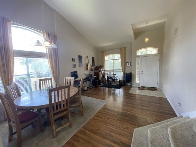 Foto del edificio - 11100 Shallow Water Rd