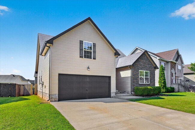 Foto del edificio - 645 Fox Hound Dr