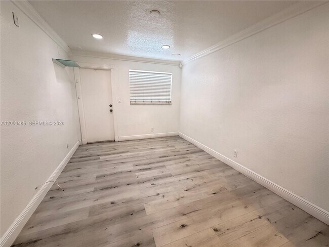 Building Photo - 2826 Van Buren St